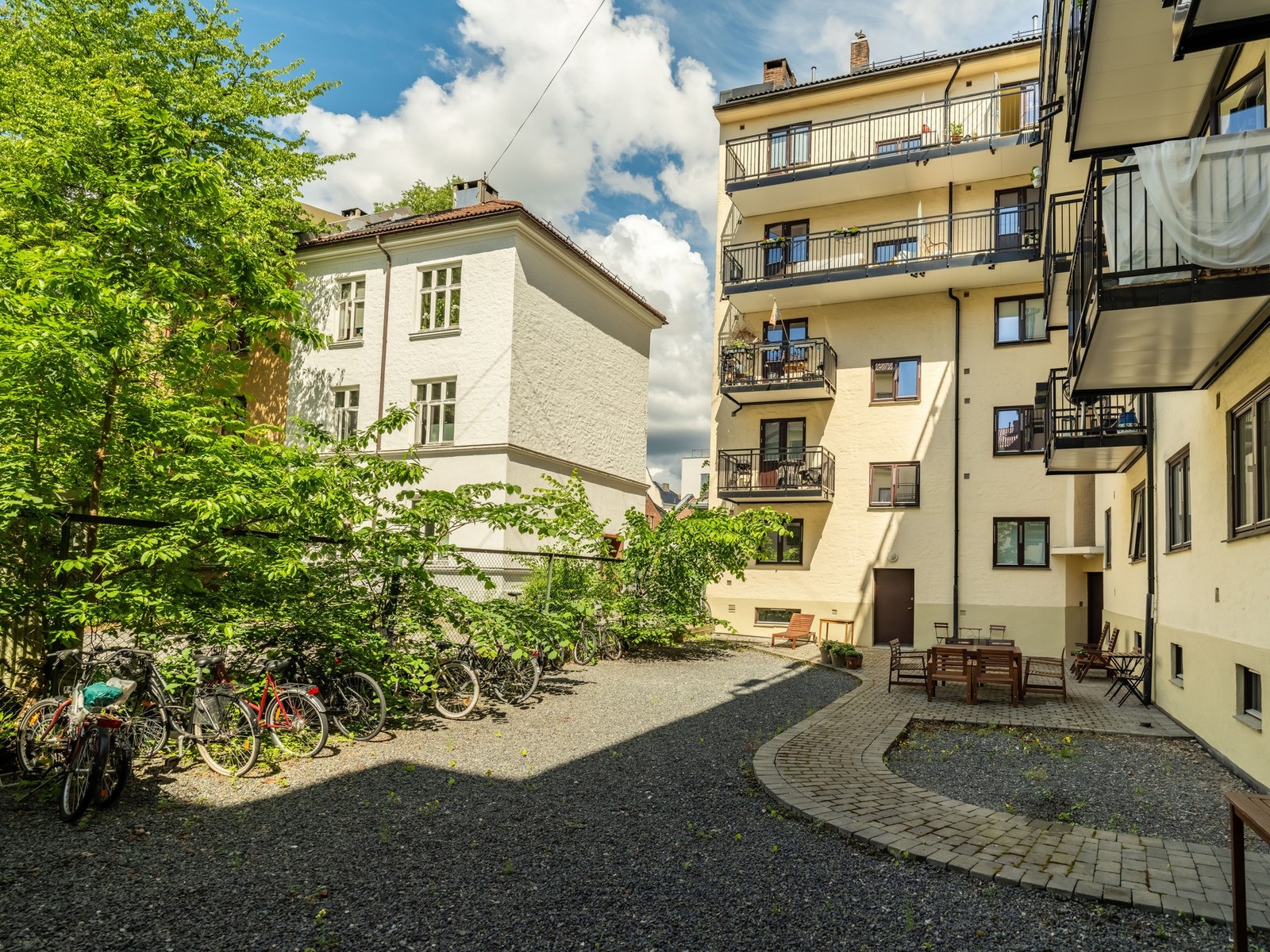 Aksjelaget har en trivelig bakgård. Galleribilde