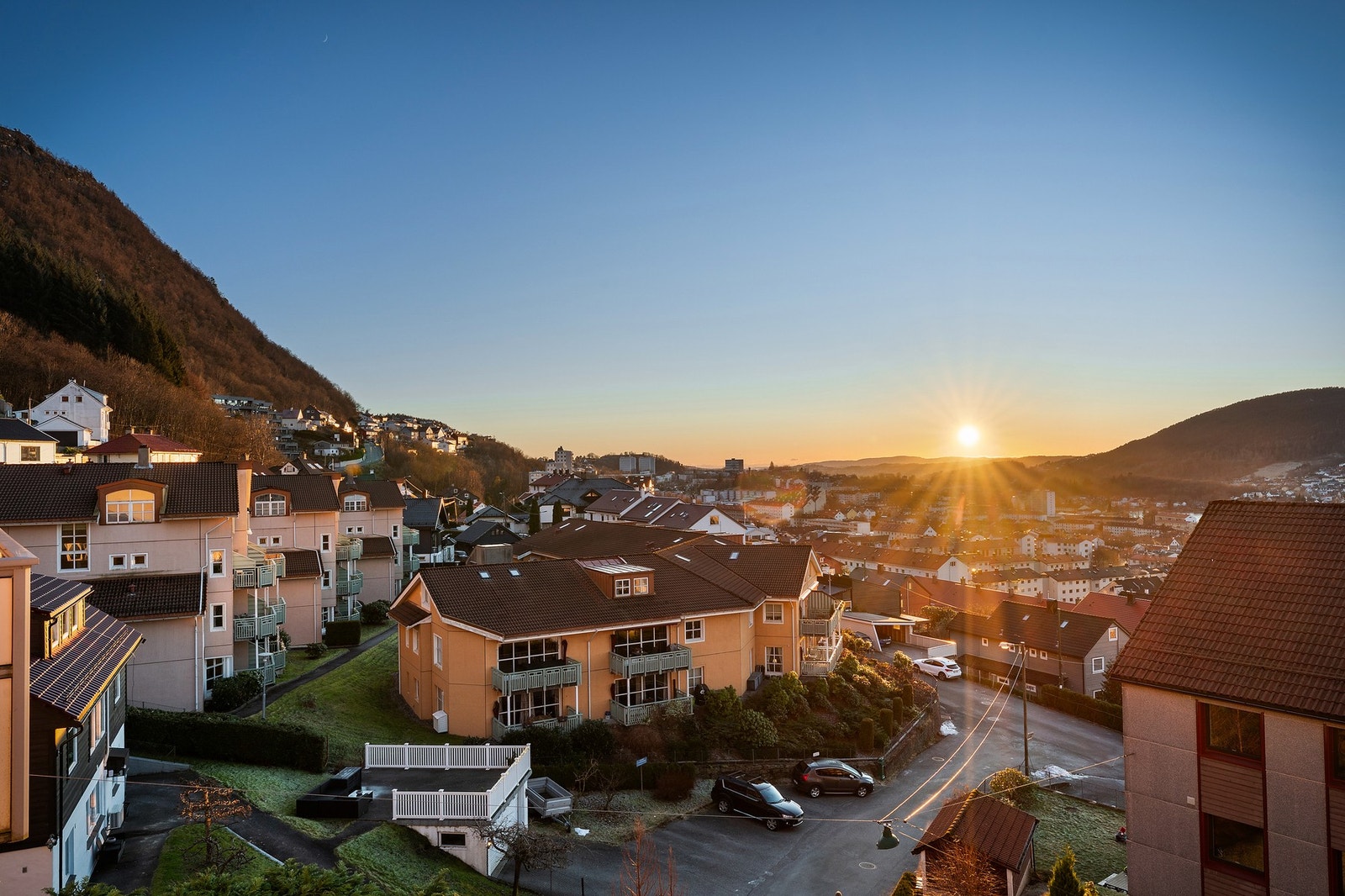 - Vestvendt balkong med fantastiske solforhold - Galleribilde