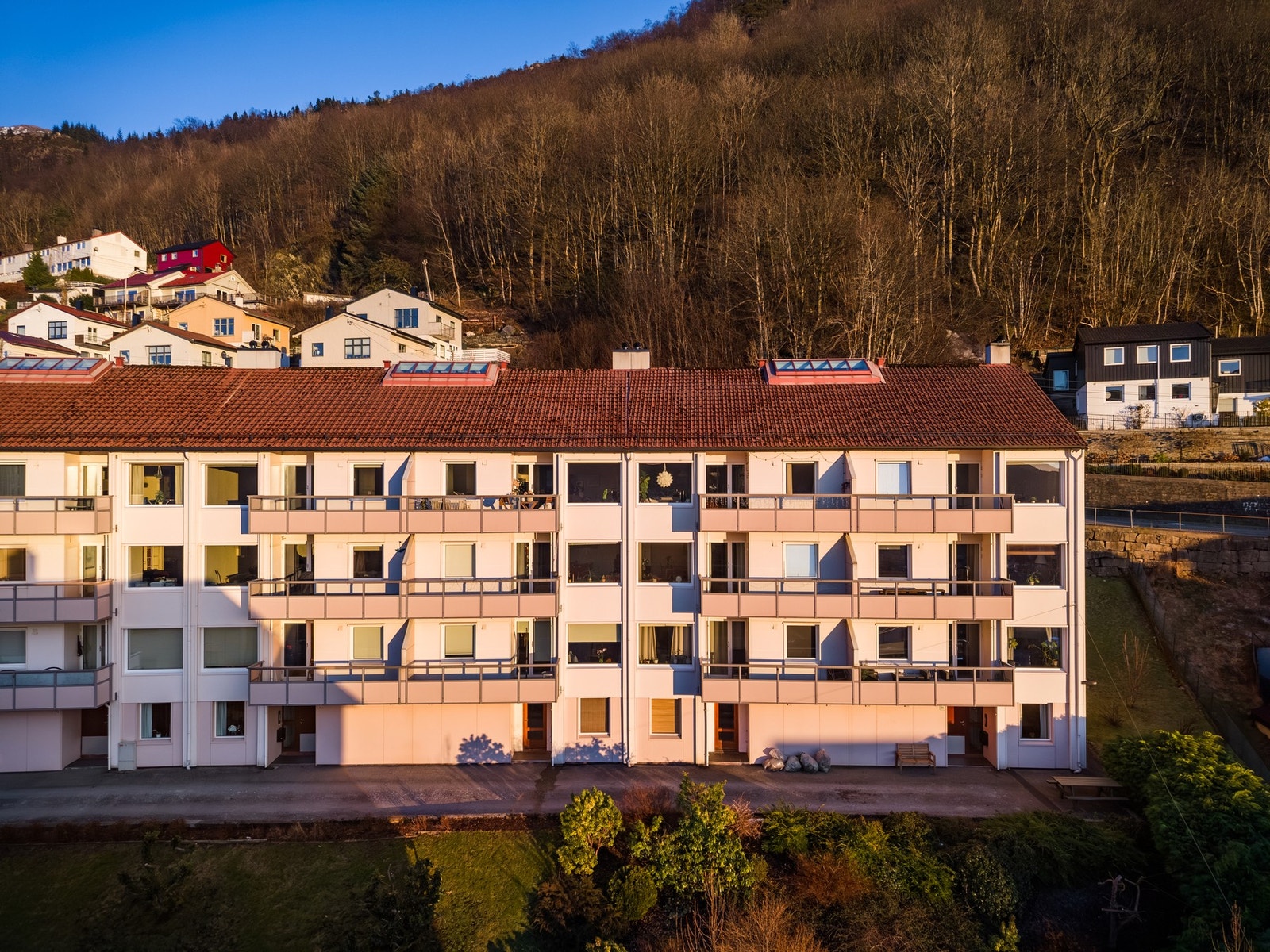 - Området har et svært godt kollektivtilbud, med flere bussholdeplasser kun få minutters gange fra boligen - Galleribilde