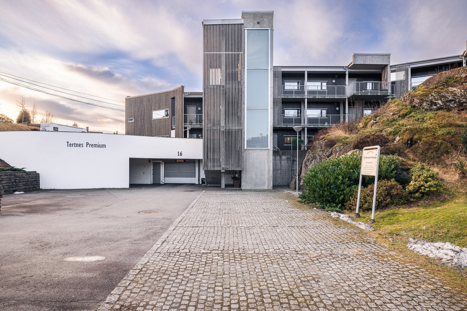 Det er god parkeringdekning for gjester i sameiet. Galleribilde