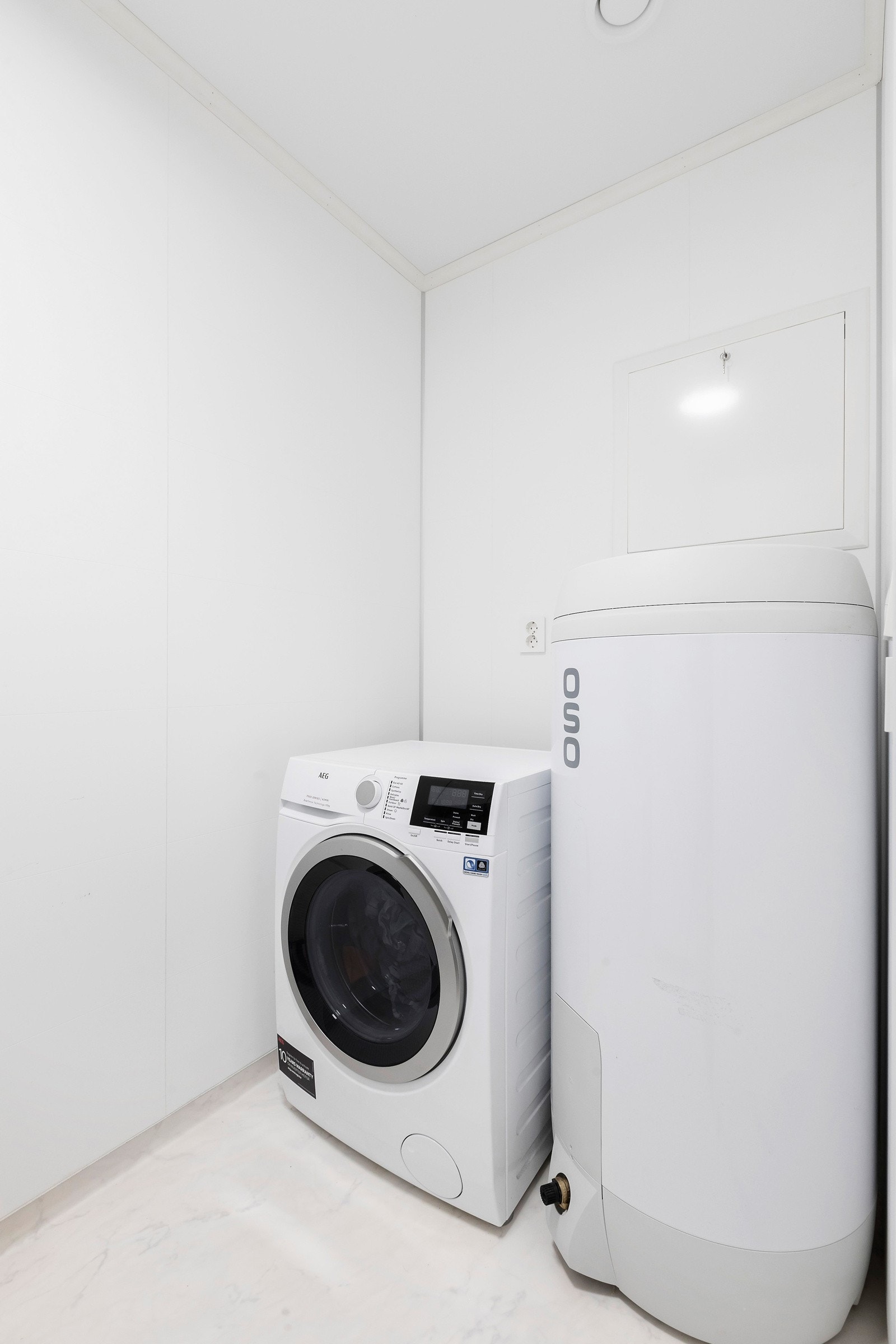 Fra bad har man direkte adkomst til vaskerom. Galleribilde