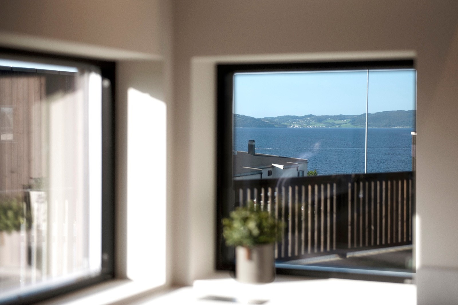 Gode vindusflater som slipper inn masse lys. Galleribilde