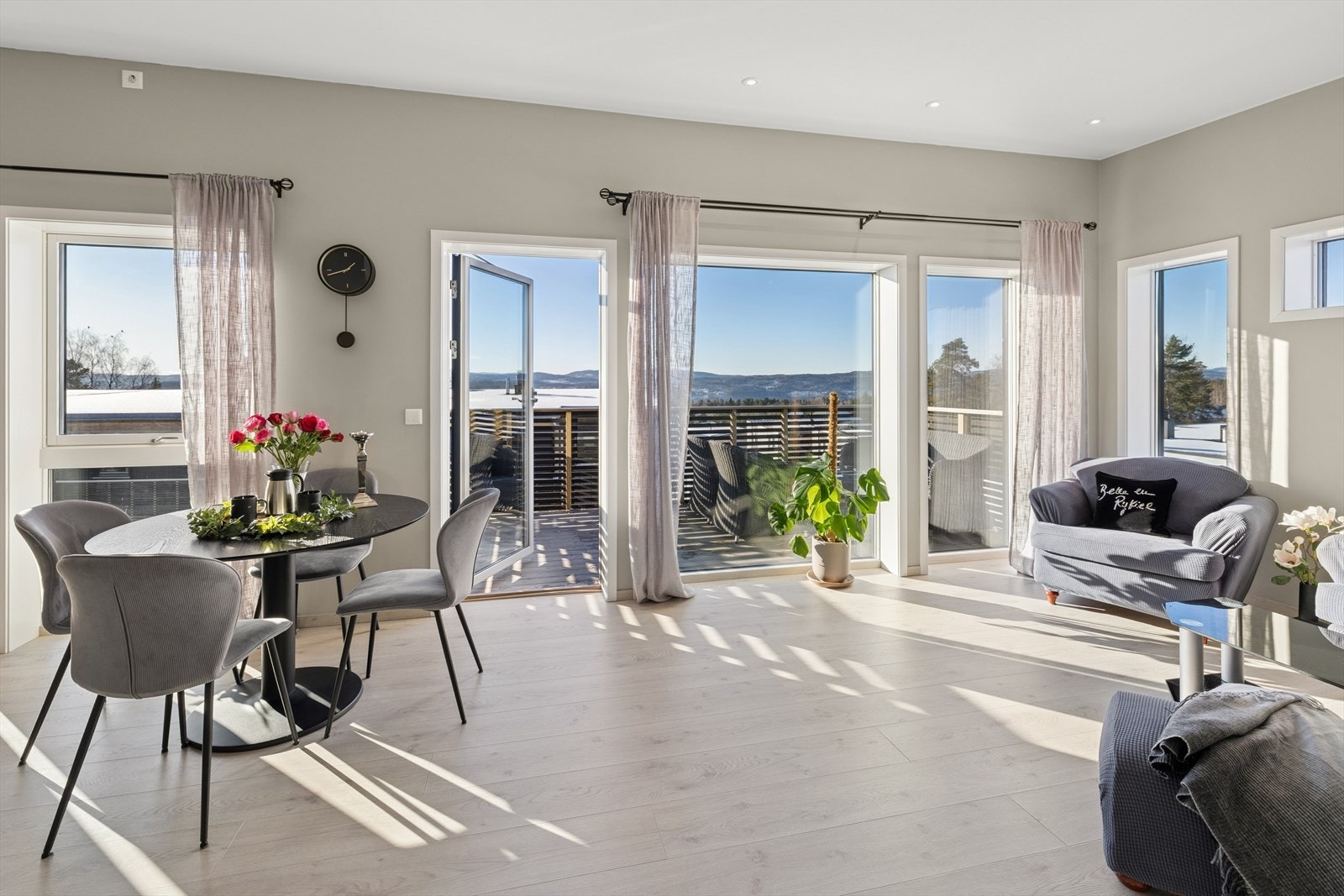 Meget gode lys- og solforhold fra boligen. Galleribilde