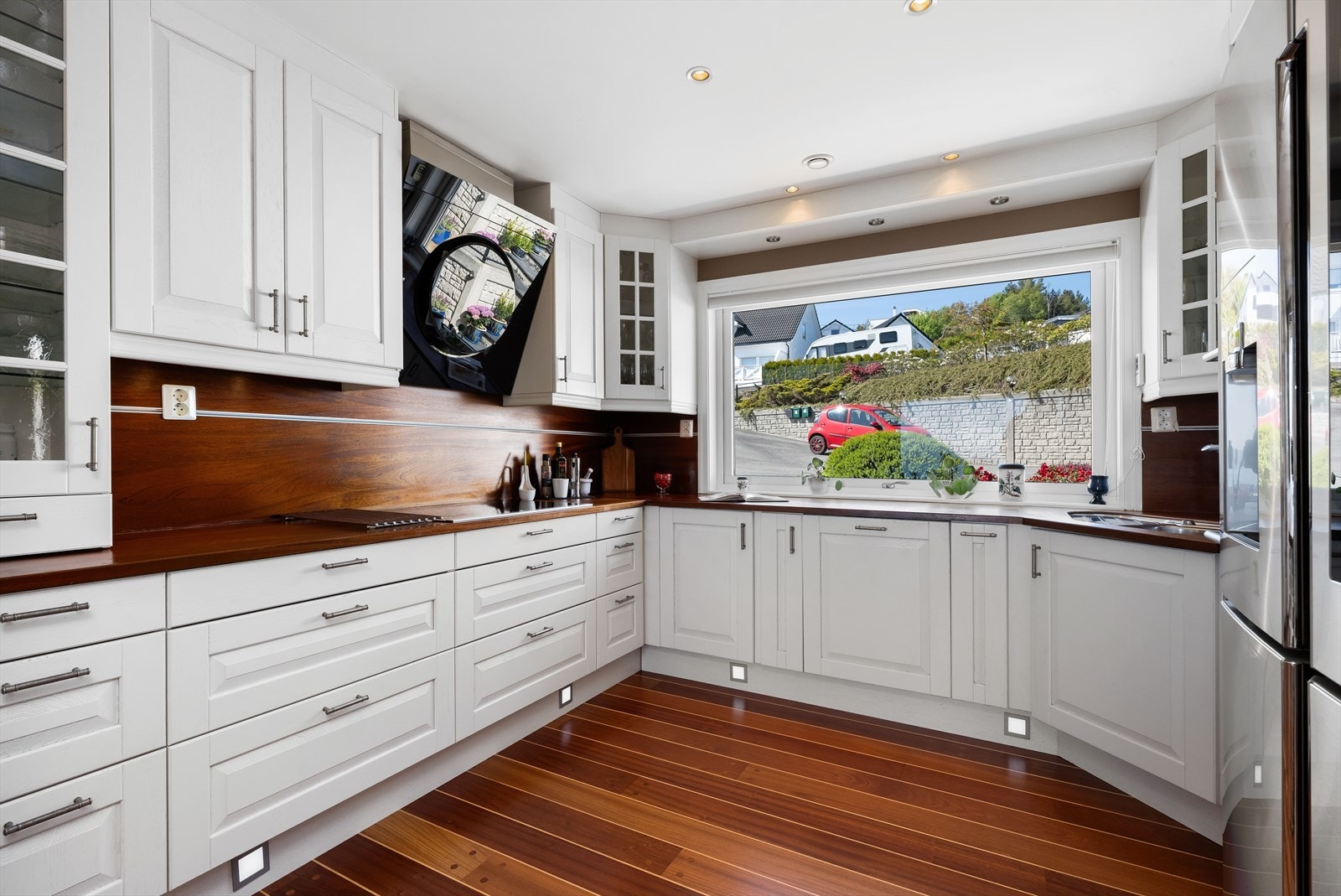 Legg merke til ventilatoren som gir rommet en flott detalj Galleribilde