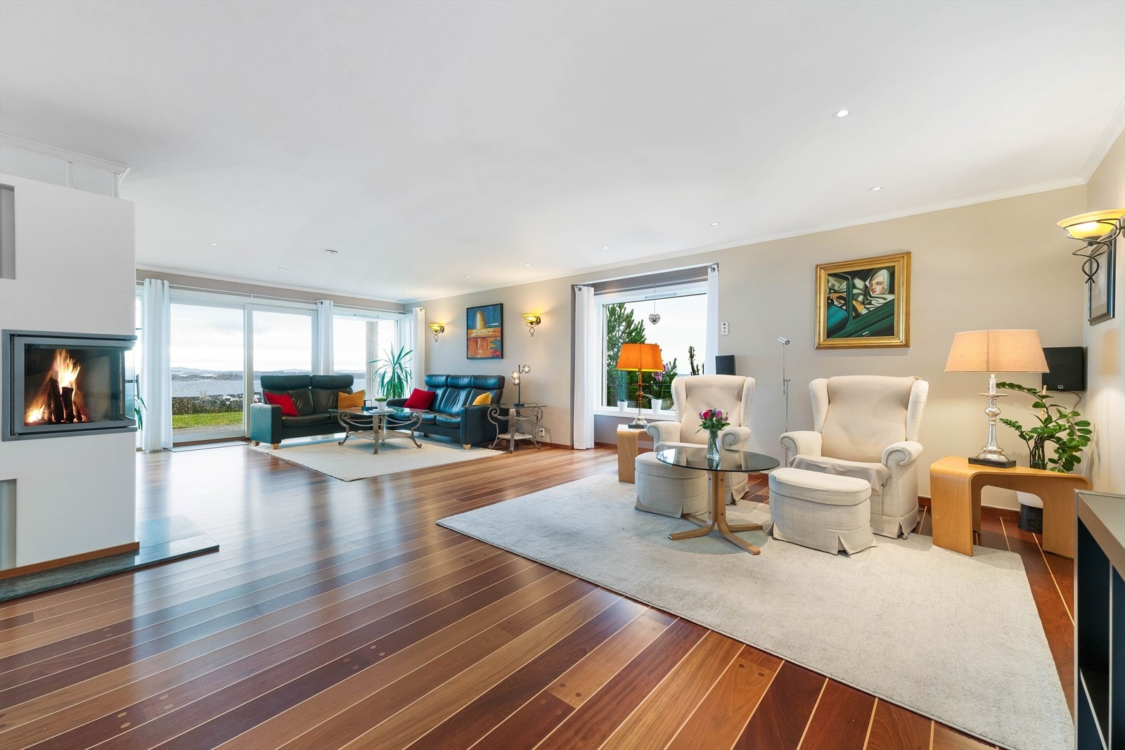 Stor stue med møbleringsmuligheter i flere soner Galleribilde