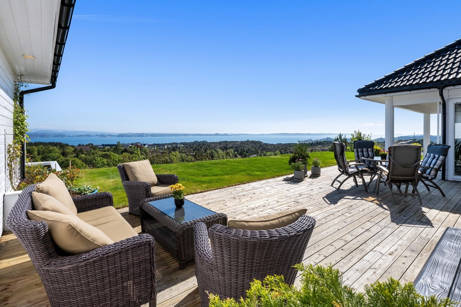 Fantastisk utsikt og skjermet uteområde Galleribilde