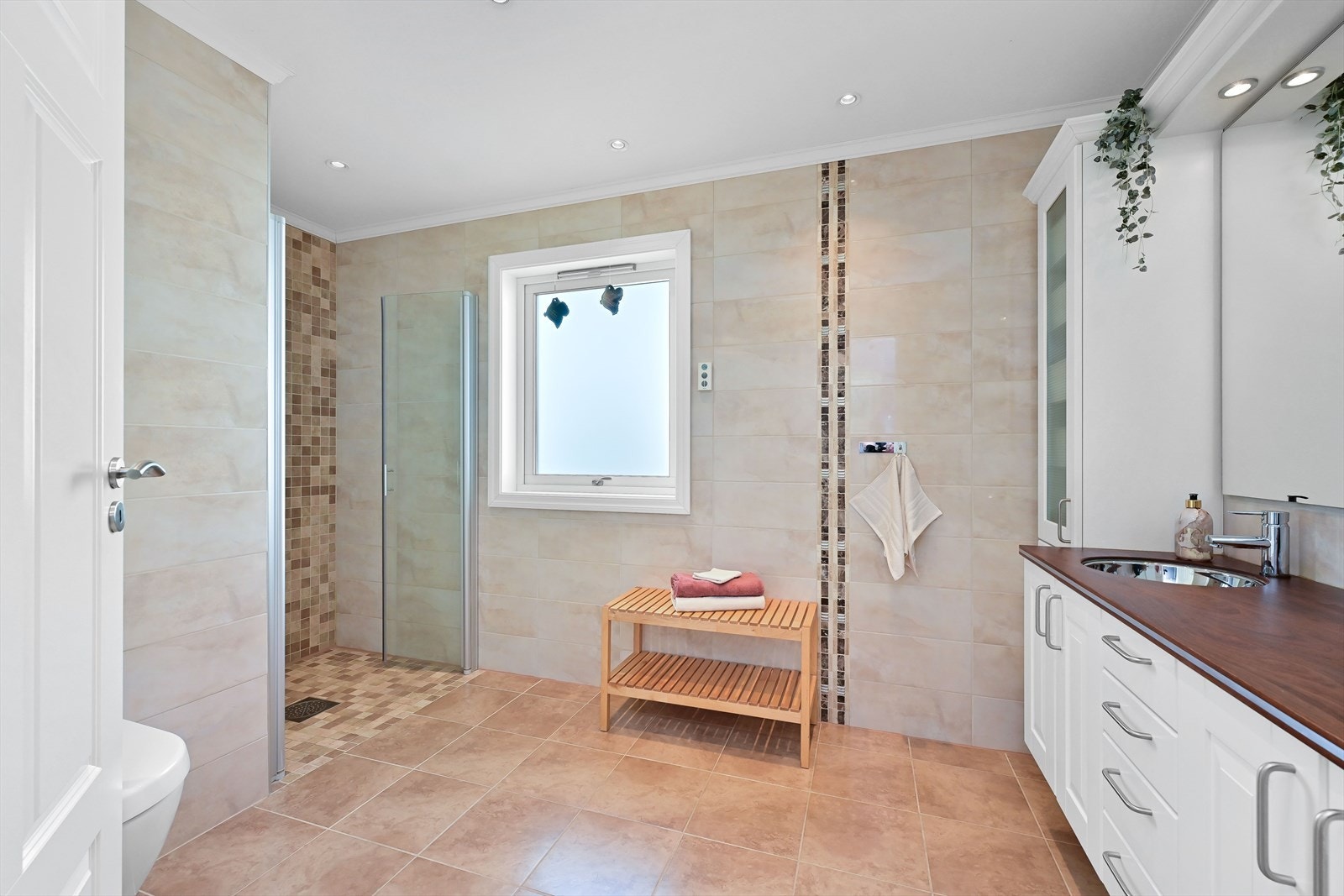 Pent bad i helfliset utførelse Galleribilde