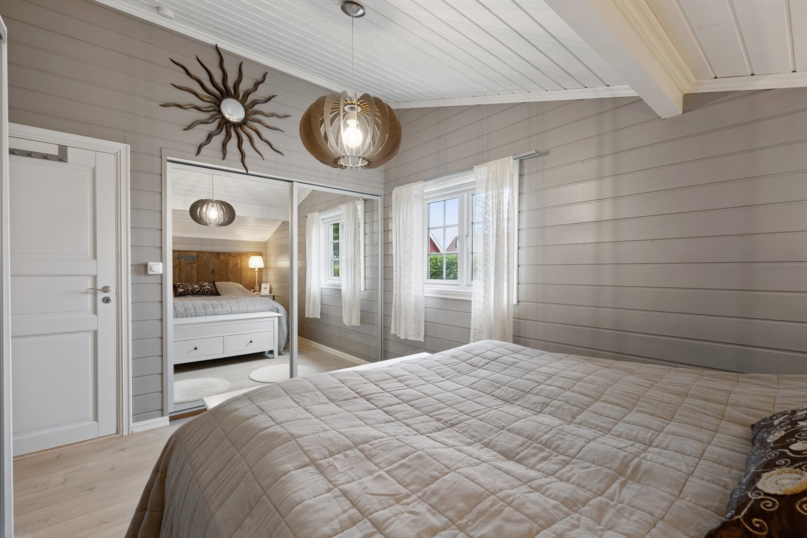 Hovedsoveværelset ligger i den påbygde delen fra 2008 Galleribilde