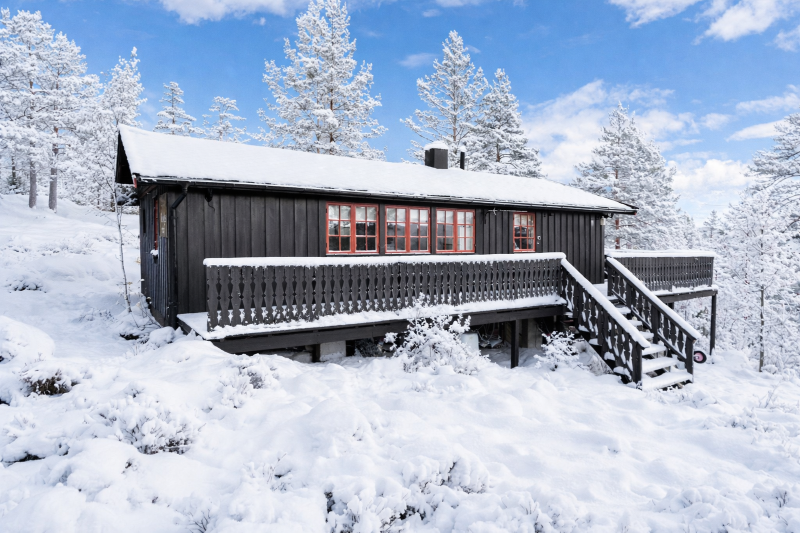 PrivatMegleren v/ Vetle Haug Kristensen har gleden av å presentere denne sjarmerende og innbydende hytta beliggende i naturskjønne omgivelser. Galleribilde