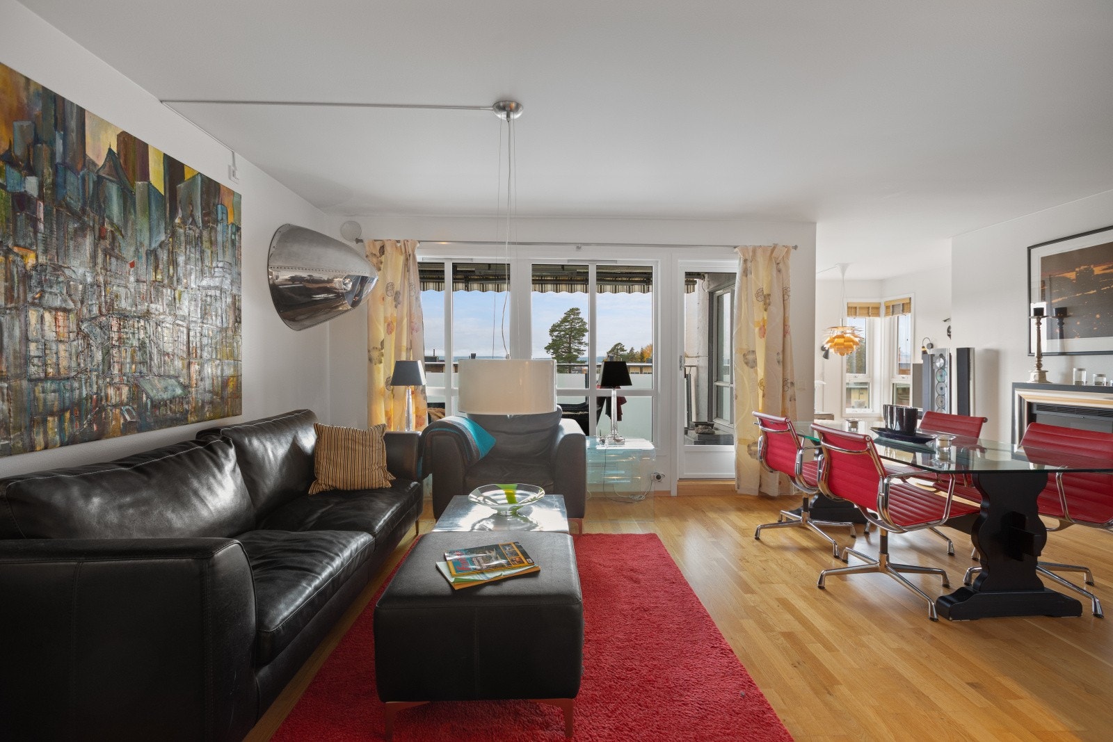 Manesjen er et ettertraktet område i Jessheim. Her bor du i rolige omgivelser, og får en nydelig utsikt! Galleribilde