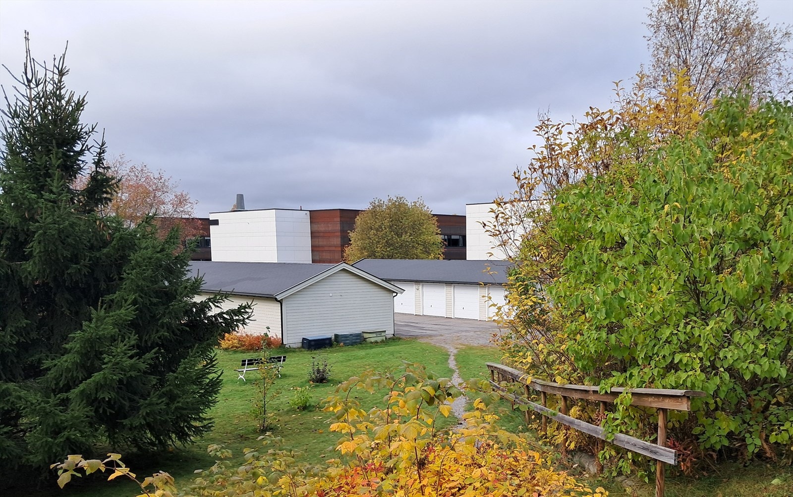 En garasjeplass følger leiligheten Galleribilde