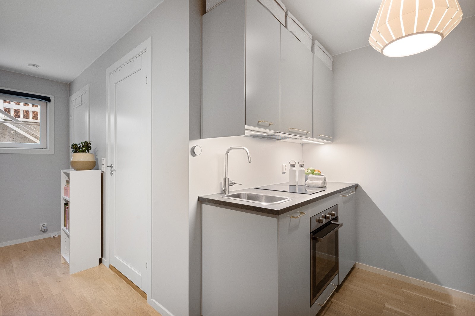 Underetasjen er byggemeldt som bod og er ikke godkjent for varig opphold. Galleribilde