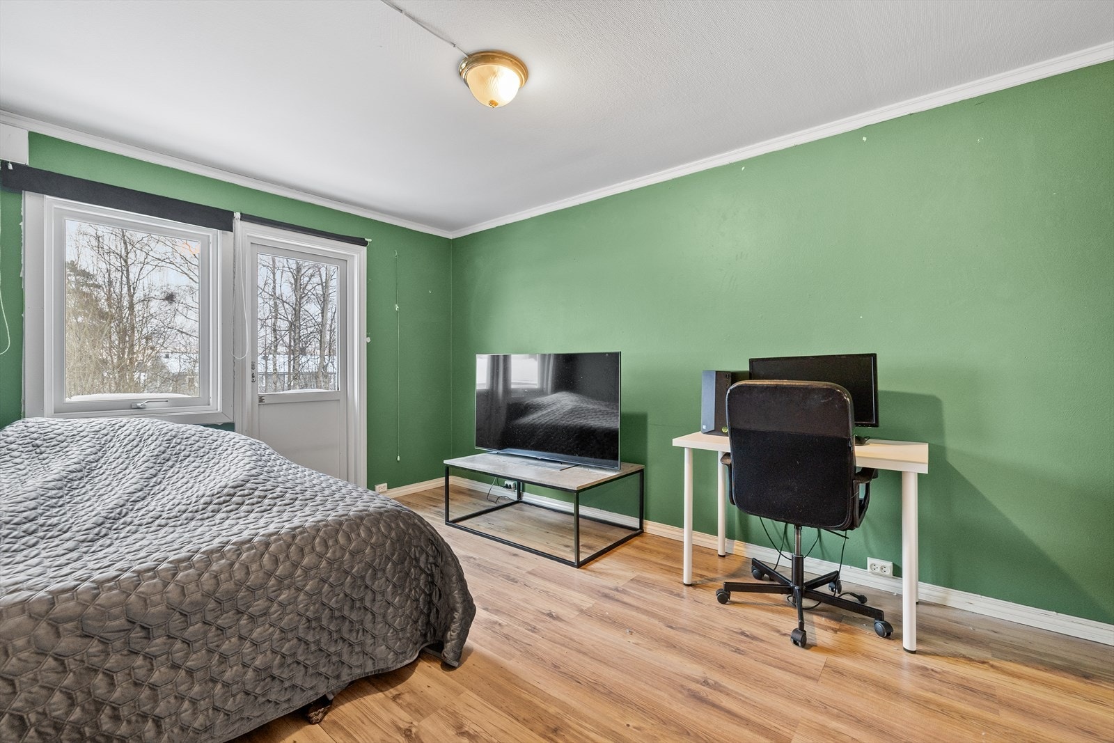 Soverom nr 2 har også god plass til stor seng. Galleribilde