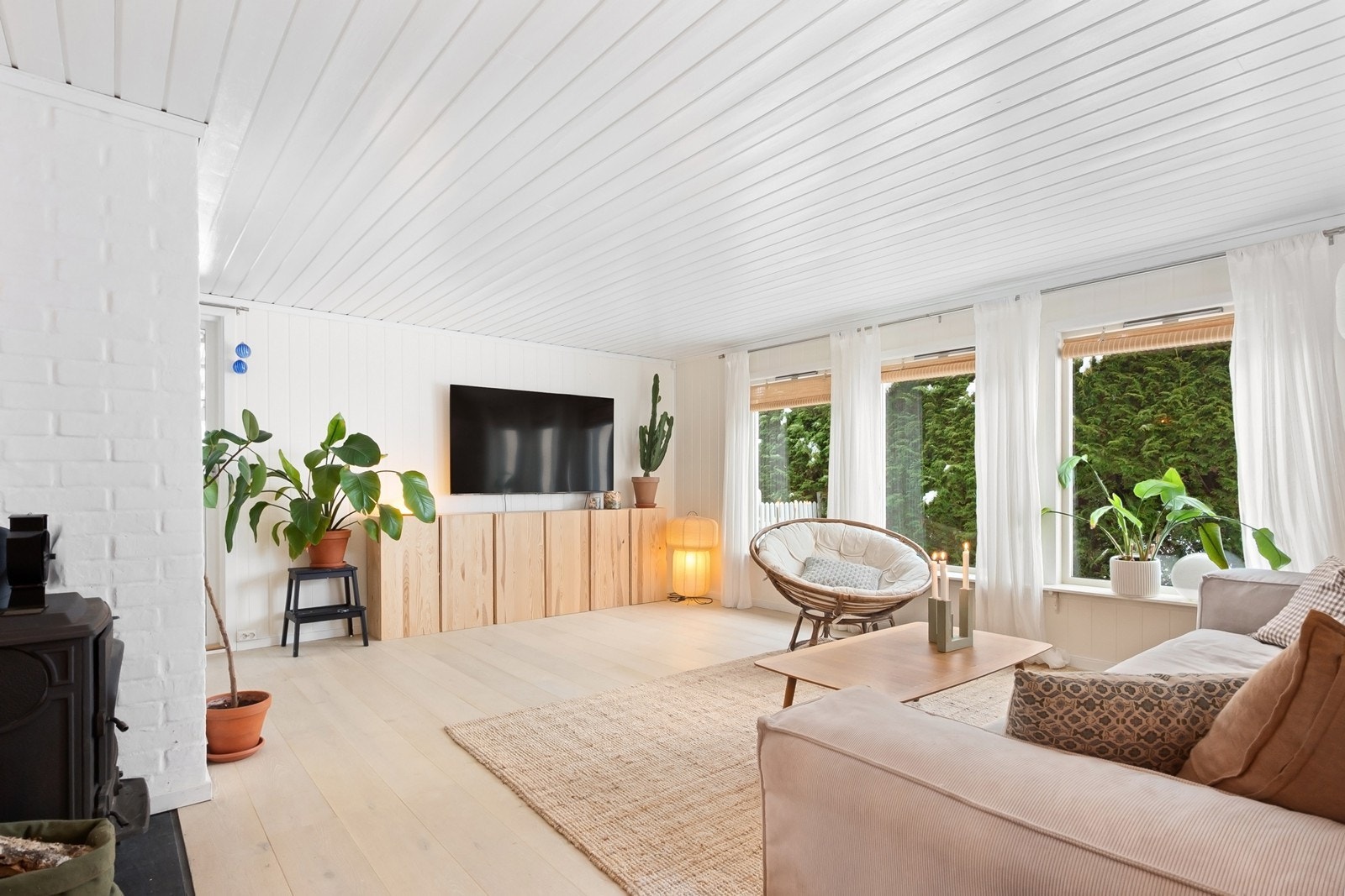 Eneboligen går over to plan og har et innvendig bruksareal på 103 m². Galleribilde