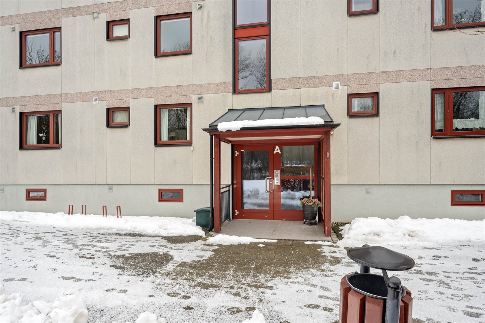 Overbygget inngangsparti. Galleribilde