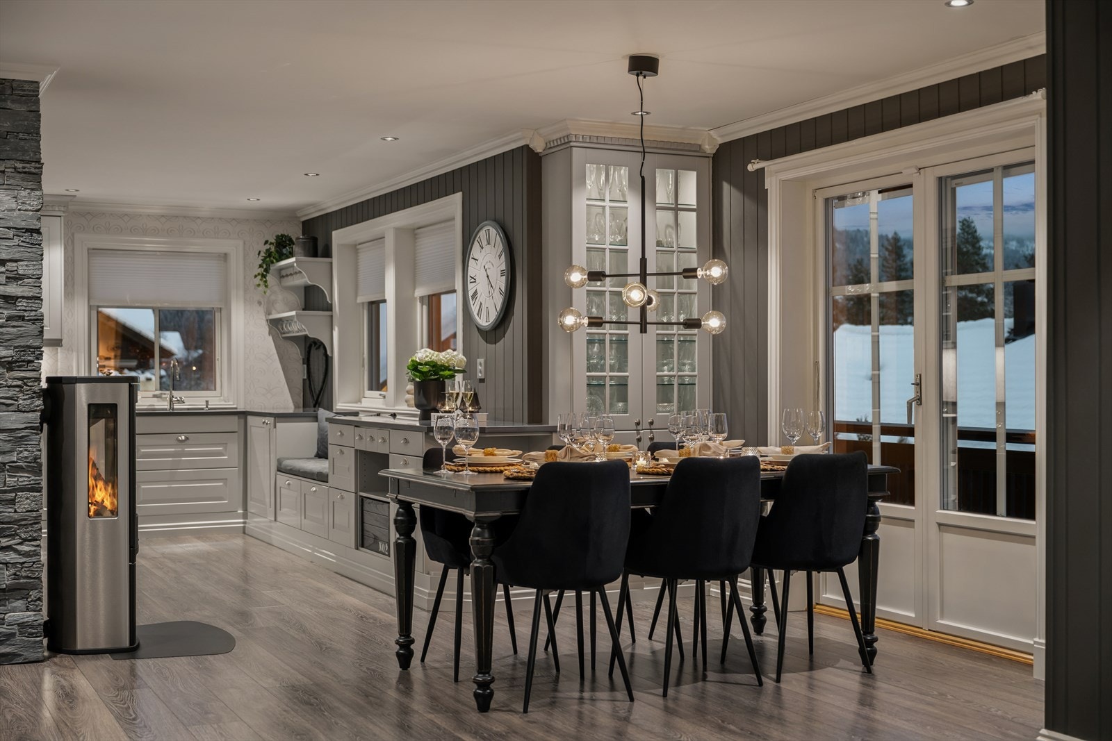 Peisovnen sørger for ekstra varme og stemning på kalde dager Galleribilde