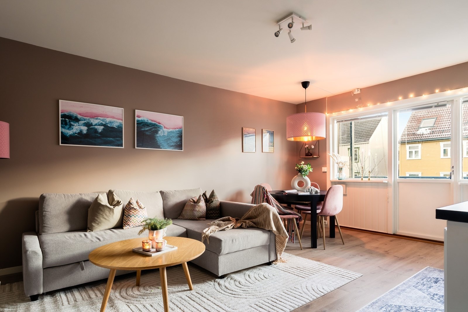 Aktiv Eiendomsmegling v/Kirsti Næss Olsen har gleden av å presentere Mellomveien 24D! Foto: Vidar Alvik/ Grattis foto. Galleribilde