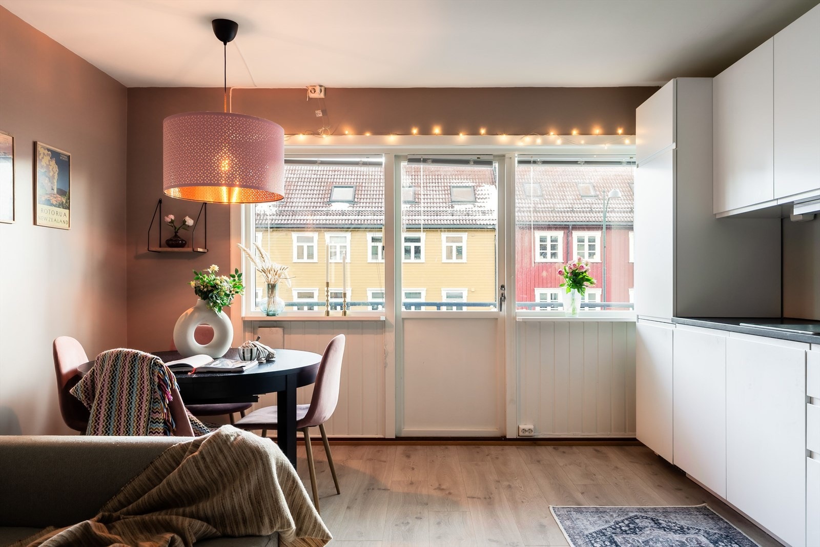 Fra stue/kjøkken har man direkte utgang til en balkong på 6,5m2. Galleribilde