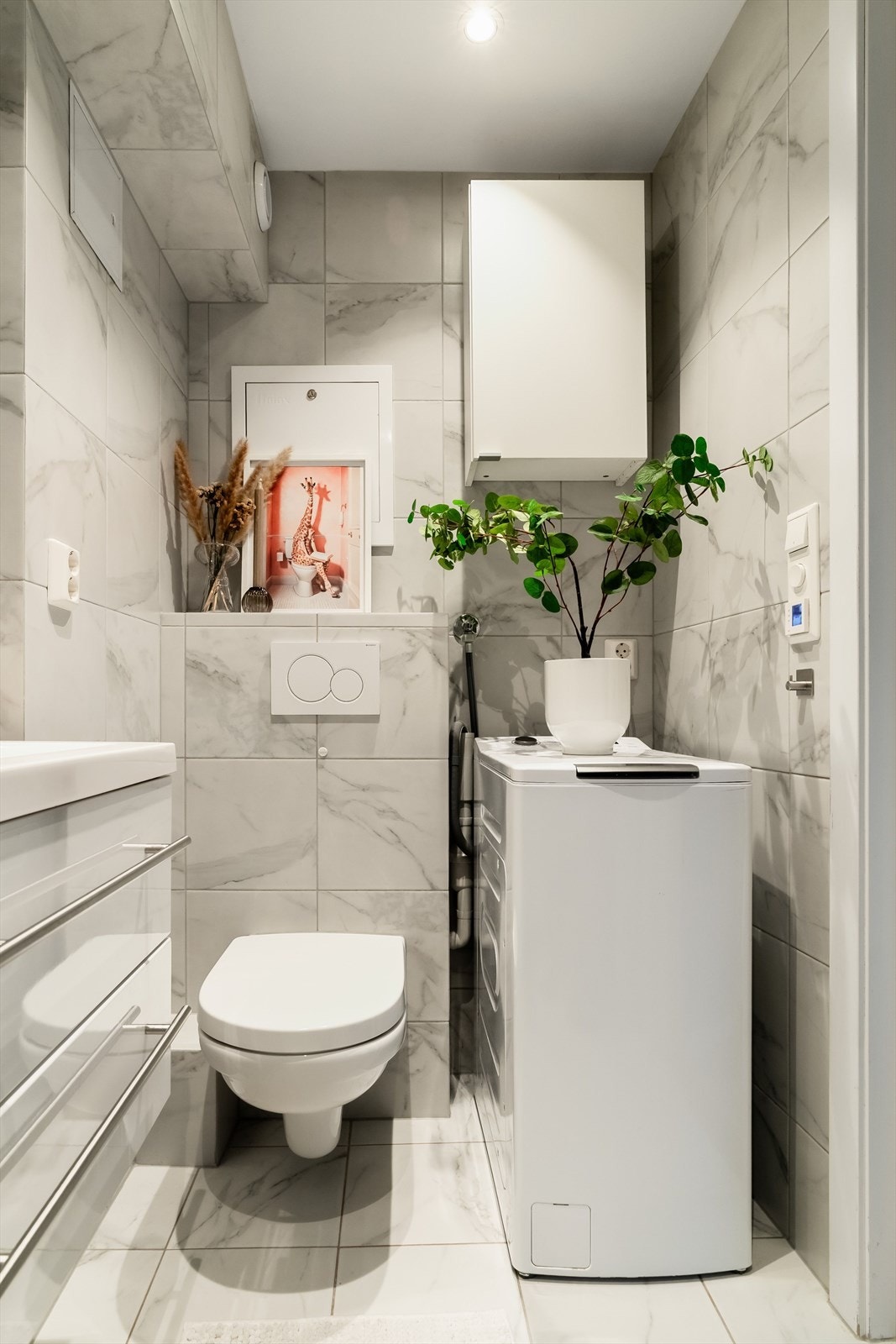 Det er plass for vaskemaskin på badet, og det er lagt varmekabler i gulv. Galleribilde