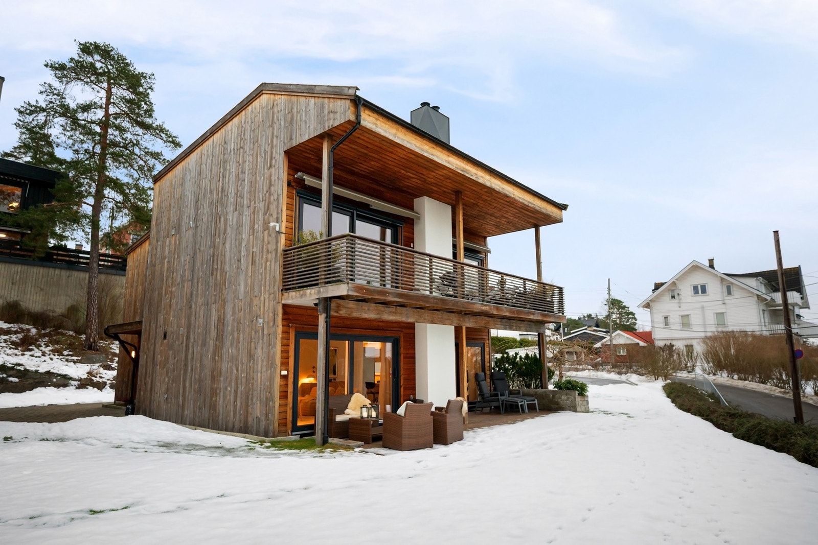 Nyere bygg fra 2012. Leiligheten ligger i byggets 1. etasje. Galleribilde