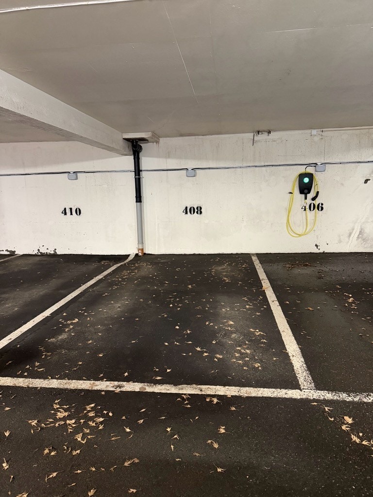 Parkeringsplass 408 i fellesgarasje. Galleribilde