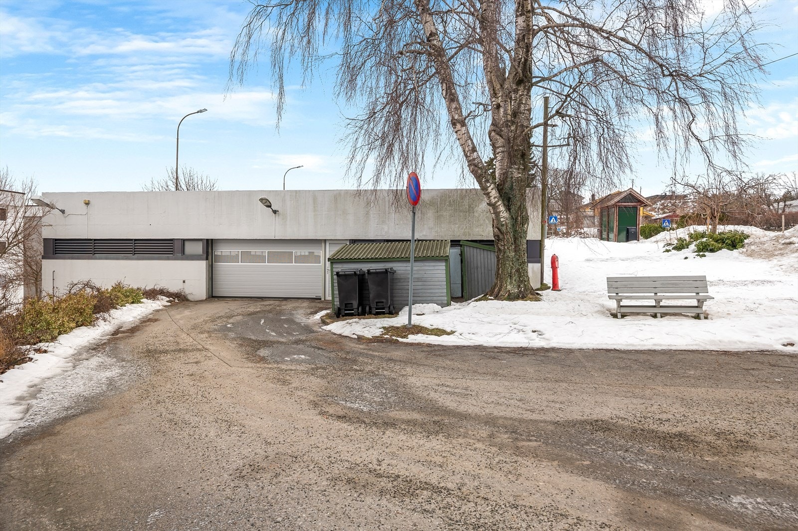 Innkjørsel til p-hus. Galleribilde