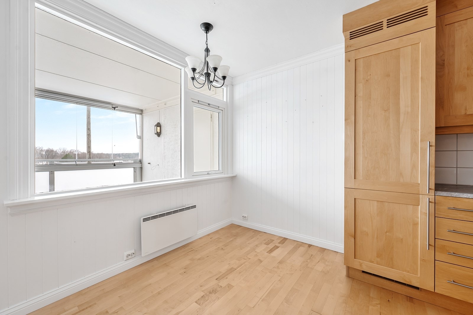 Plass til spisebord i tilknytning til kjøkkenet. Galleribilde