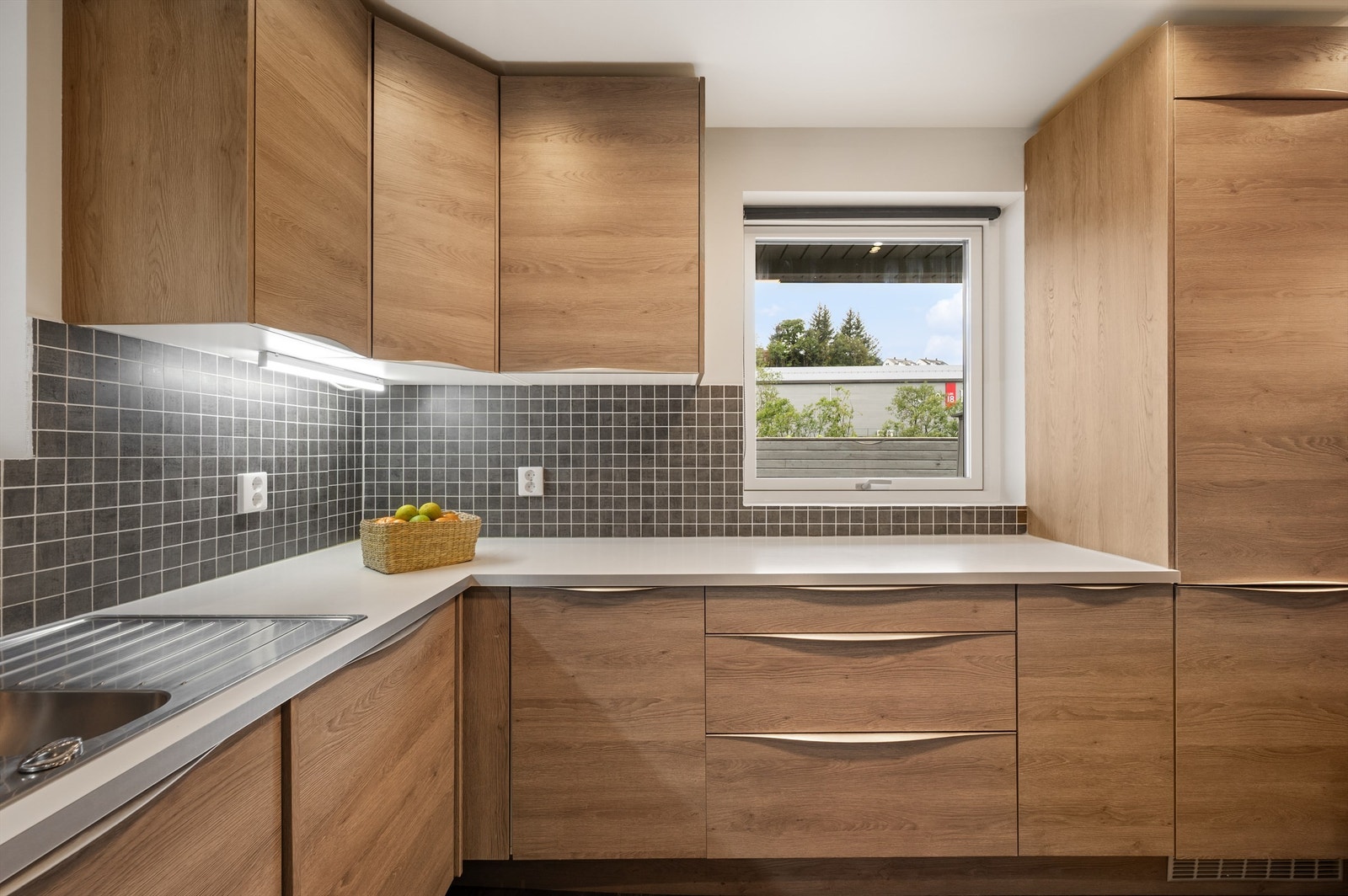 Her får man masse skap og benkeplass. Galleribilde