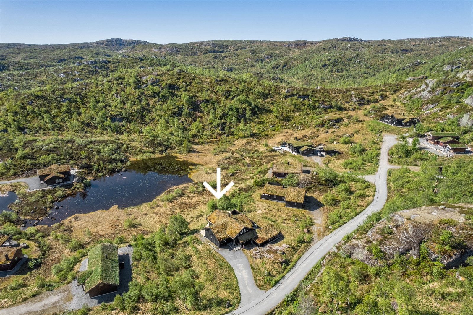 Fin plassering i en blindvei med flott natur rundt Galleribilde