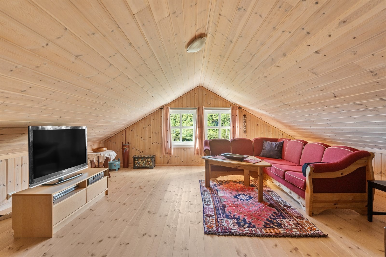 Loftstuen er lys og romslig Galleribilde