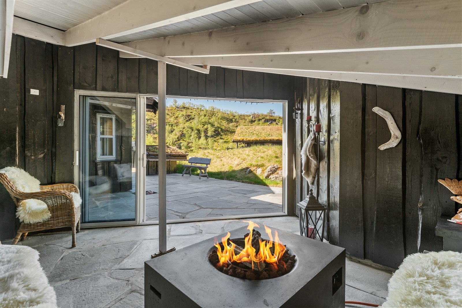 Her sitter man lunt og kan nyte utsikten Galleribilde