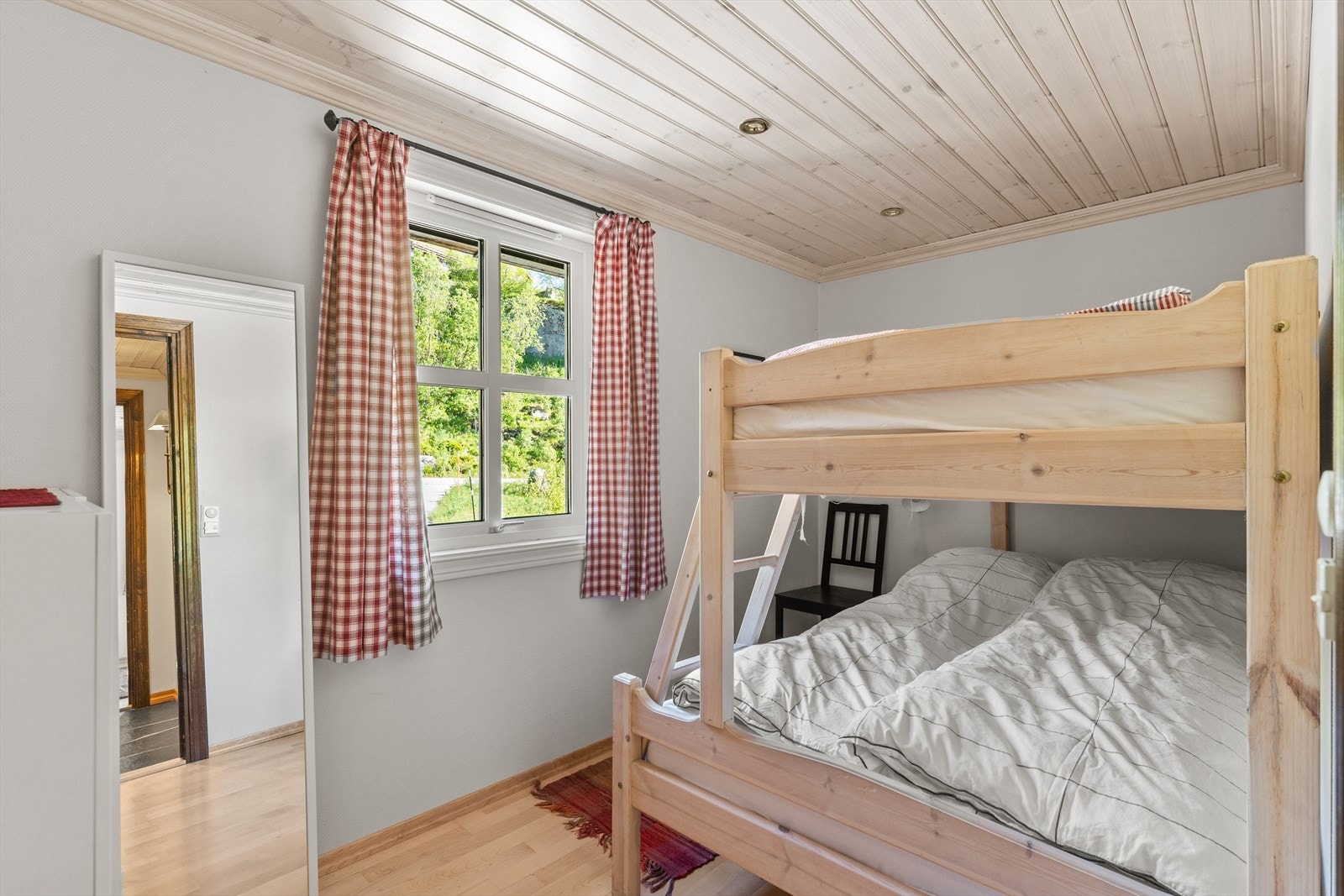 Soverom i 1 etg (2 av 4) Galleribilde