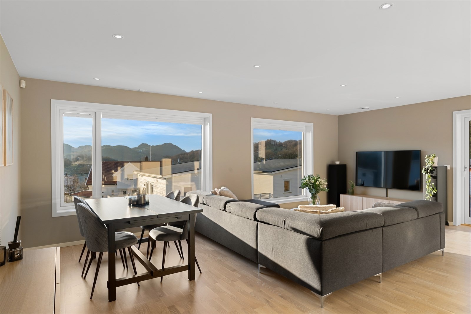 Plass til spisebord. Galleribilde