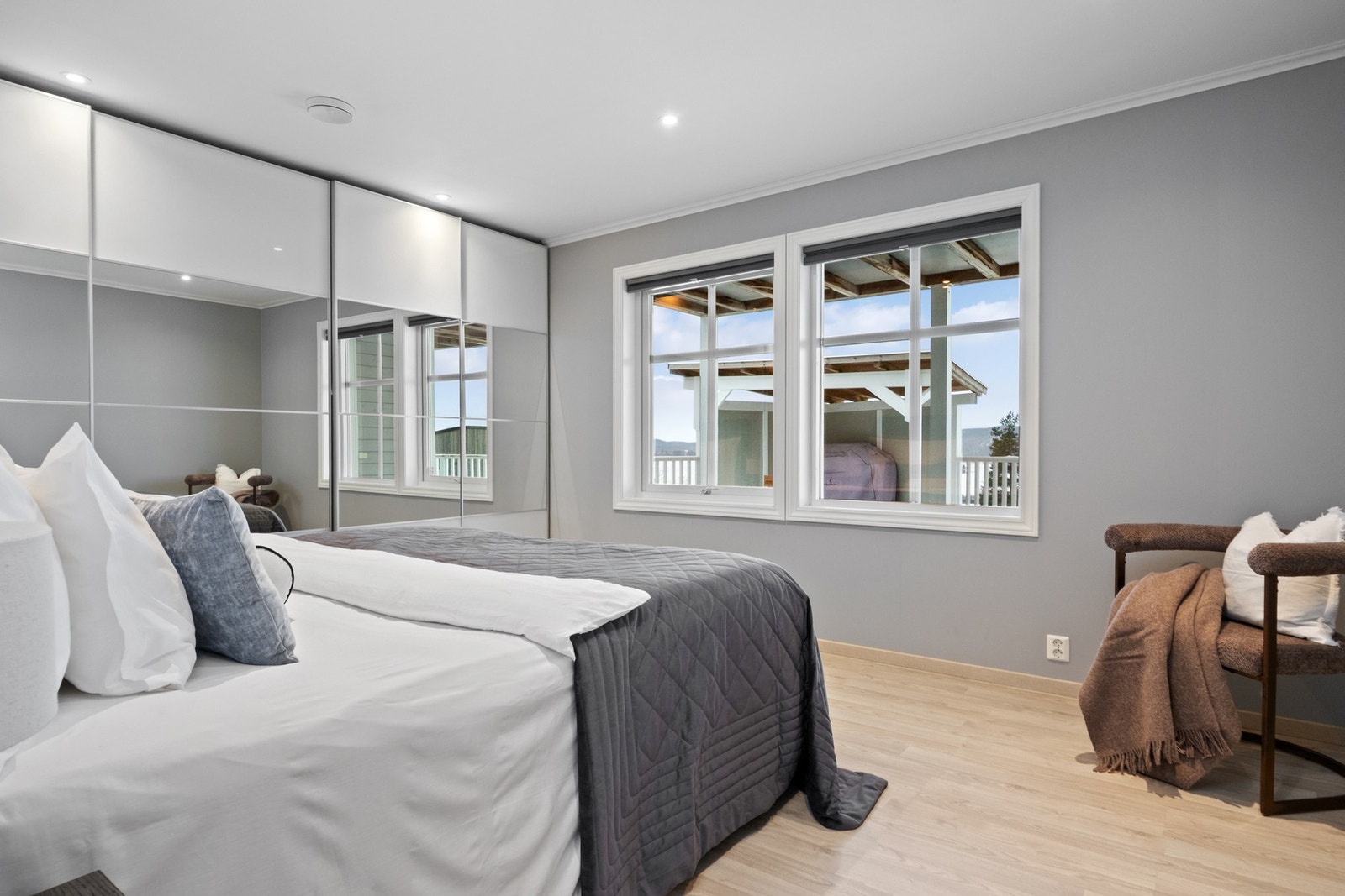 Boligen har 4 soverom - alle i underetasjen. Galleribilde