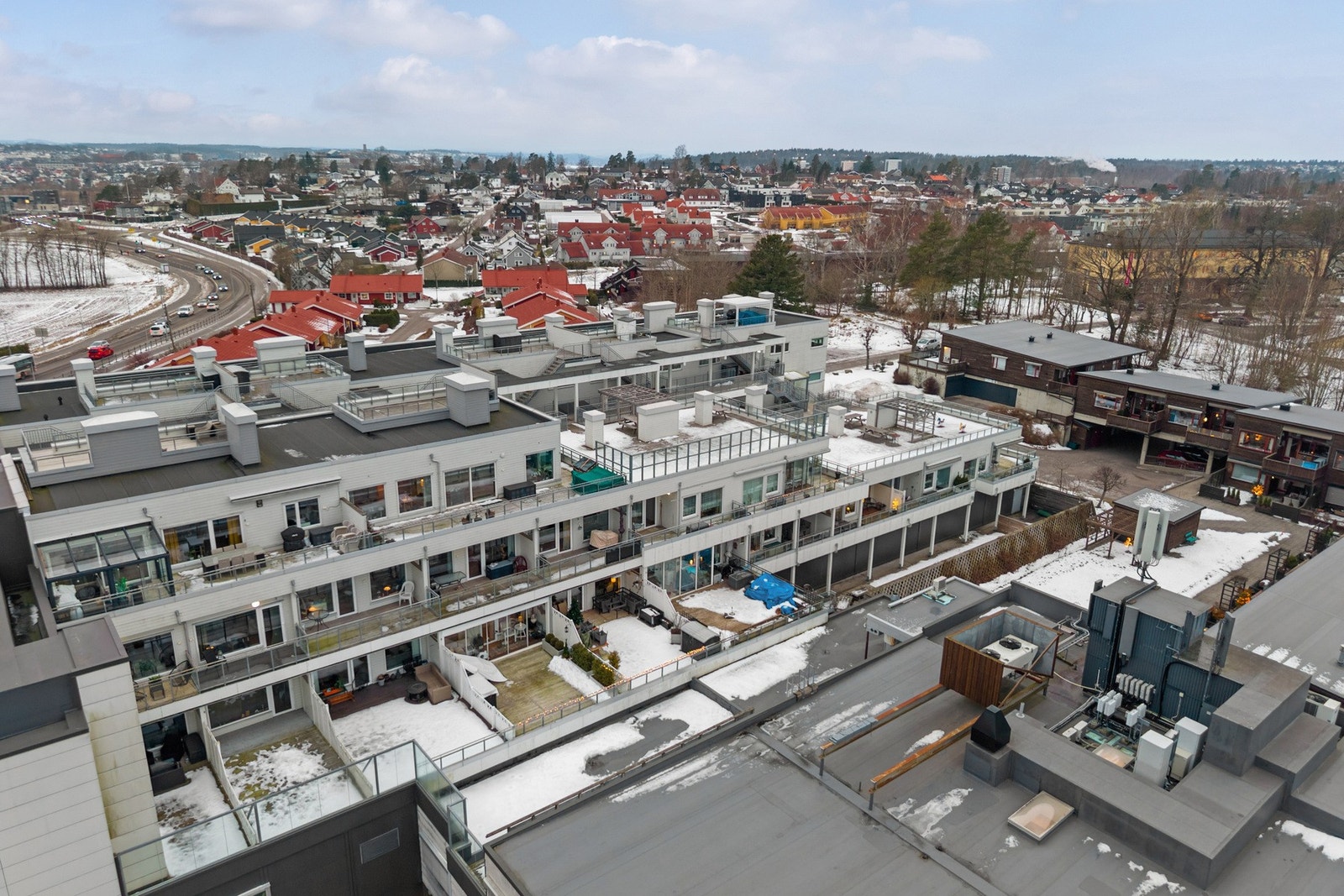 Man bor med direkte tilknytning til Olsrød park med diverse forretninger og servicetilbud i bygget. Galleribilde