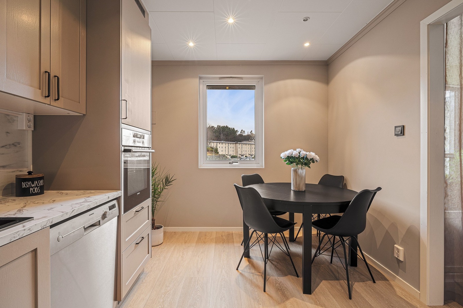 Her er det også plass til å innrede med spisebord. Galleribilde