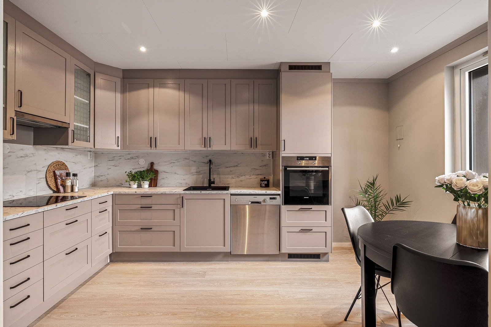 Lekkert oppgradert kjøkken i 2025. Galleribilde