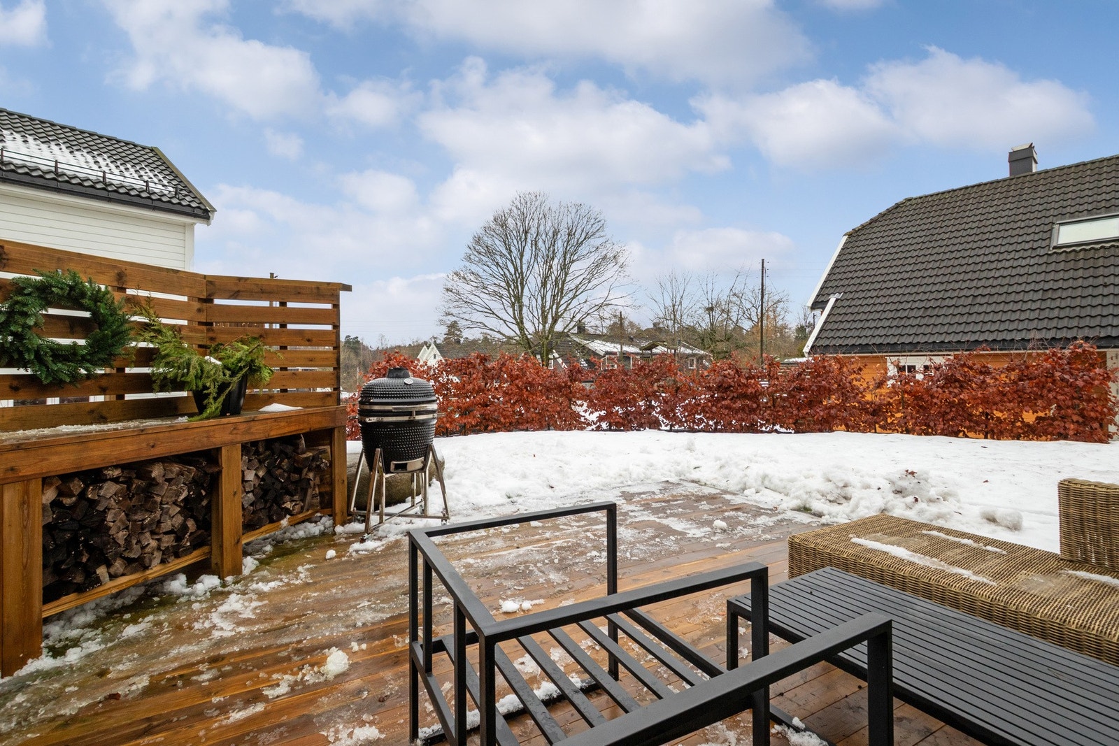 Terrassen var snødekt ved befaring og derfor ikke nærmere vurdert. Galleribilde