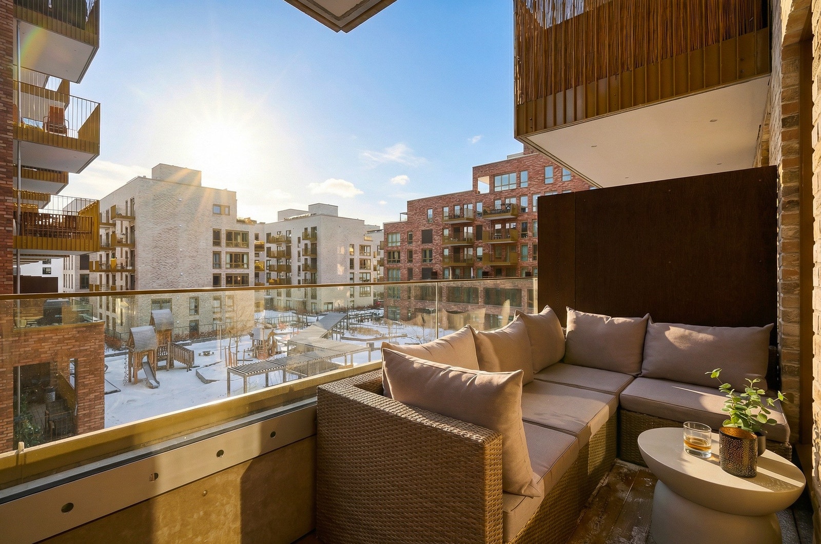 Lys og trivelig 3-roms leilighet i 3. etasje med sydvendt balkong. Attraktiv beliggenhet på Løren i bydel Grünerløkka i Oslo. Galleribilde