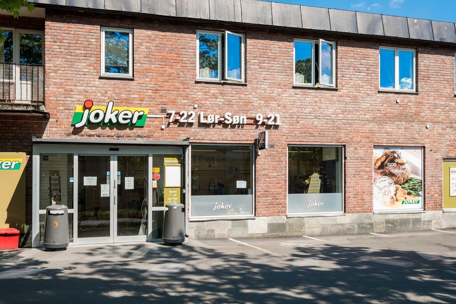 Kort vei til dagligvarebutikken Joker som er søndagsåpen Galleribilde