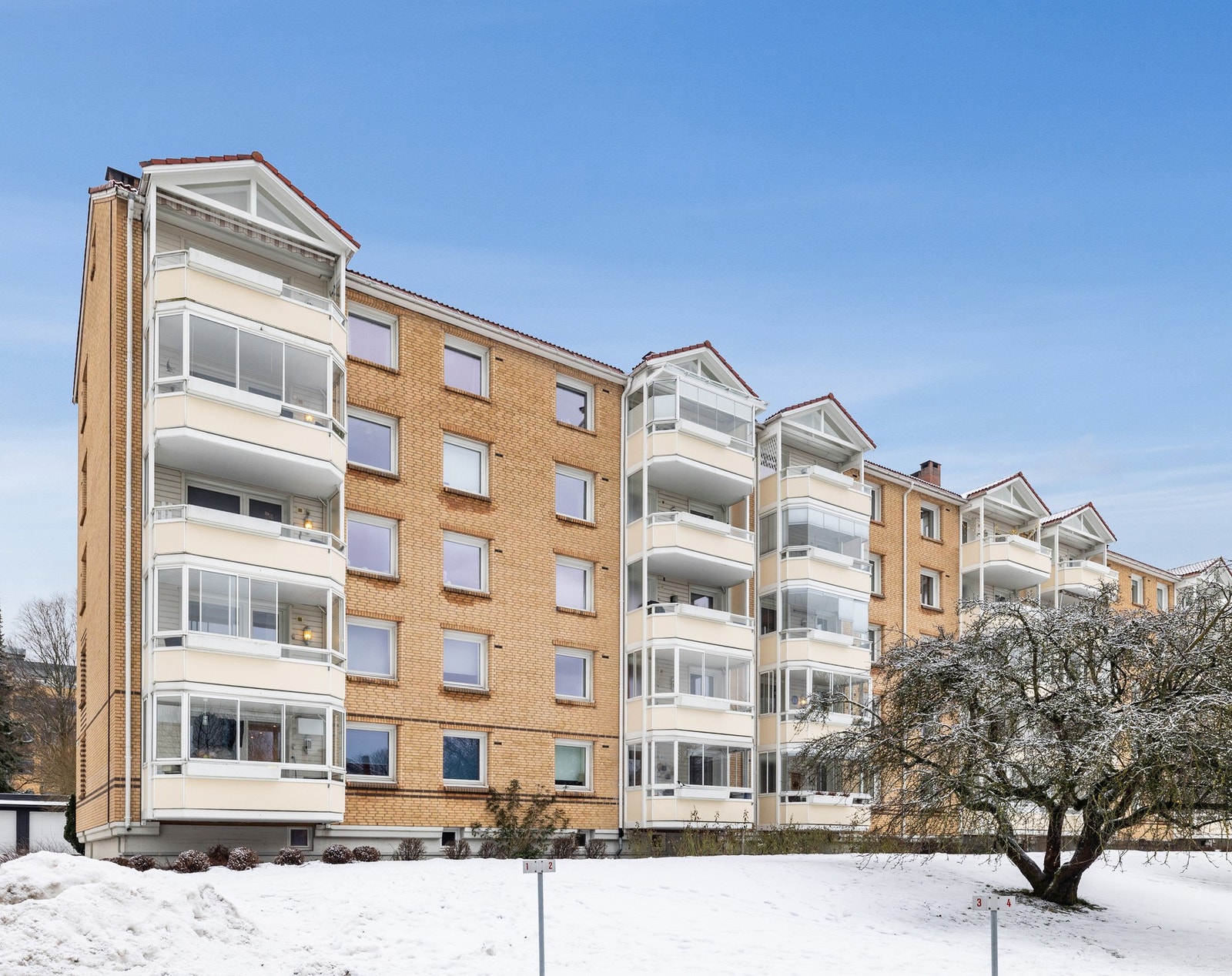 Dette er en 3-roms med behov for oppussing -
en perfekt mulighet til å skape ditt eget drømmehjem! Galleribilde