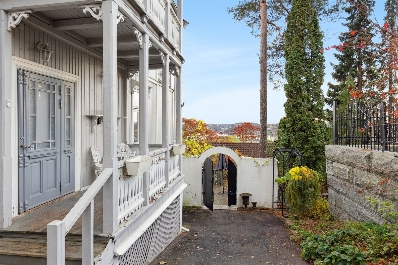 Anthon Walles vei 32 A er opprinnelig oppført i 1938 og strekker seg over 4 plan. Galleribilde