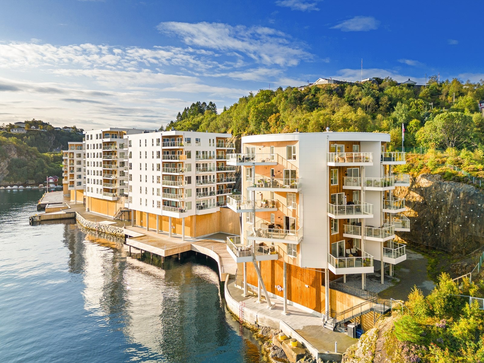 Fra leiligheten er det kort avstand til butikksenter, skoler og bussforbindelser Galleribilde