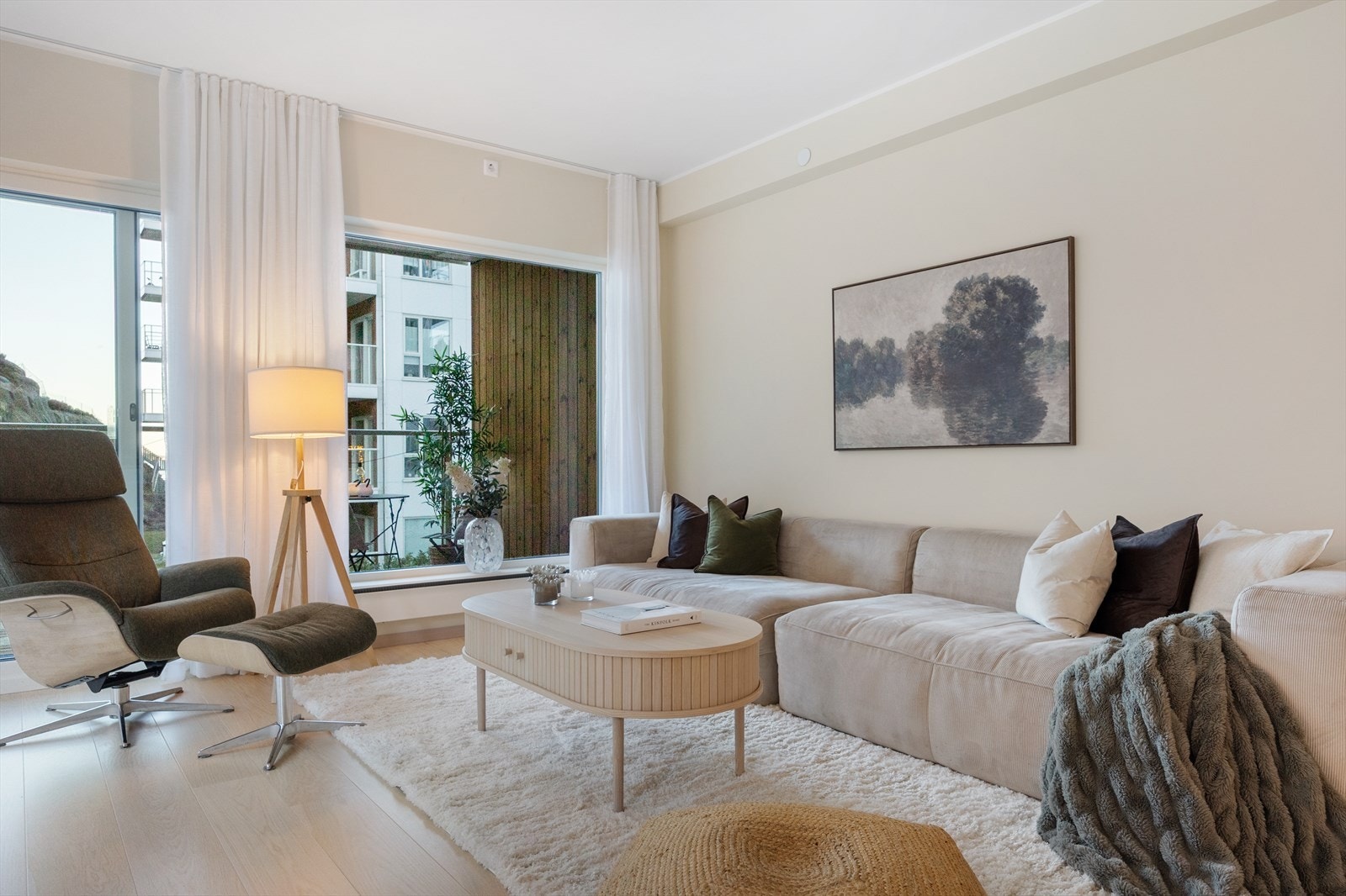 God takhøyde på 2,6 m gir en luftig romfølelse Galleribilde