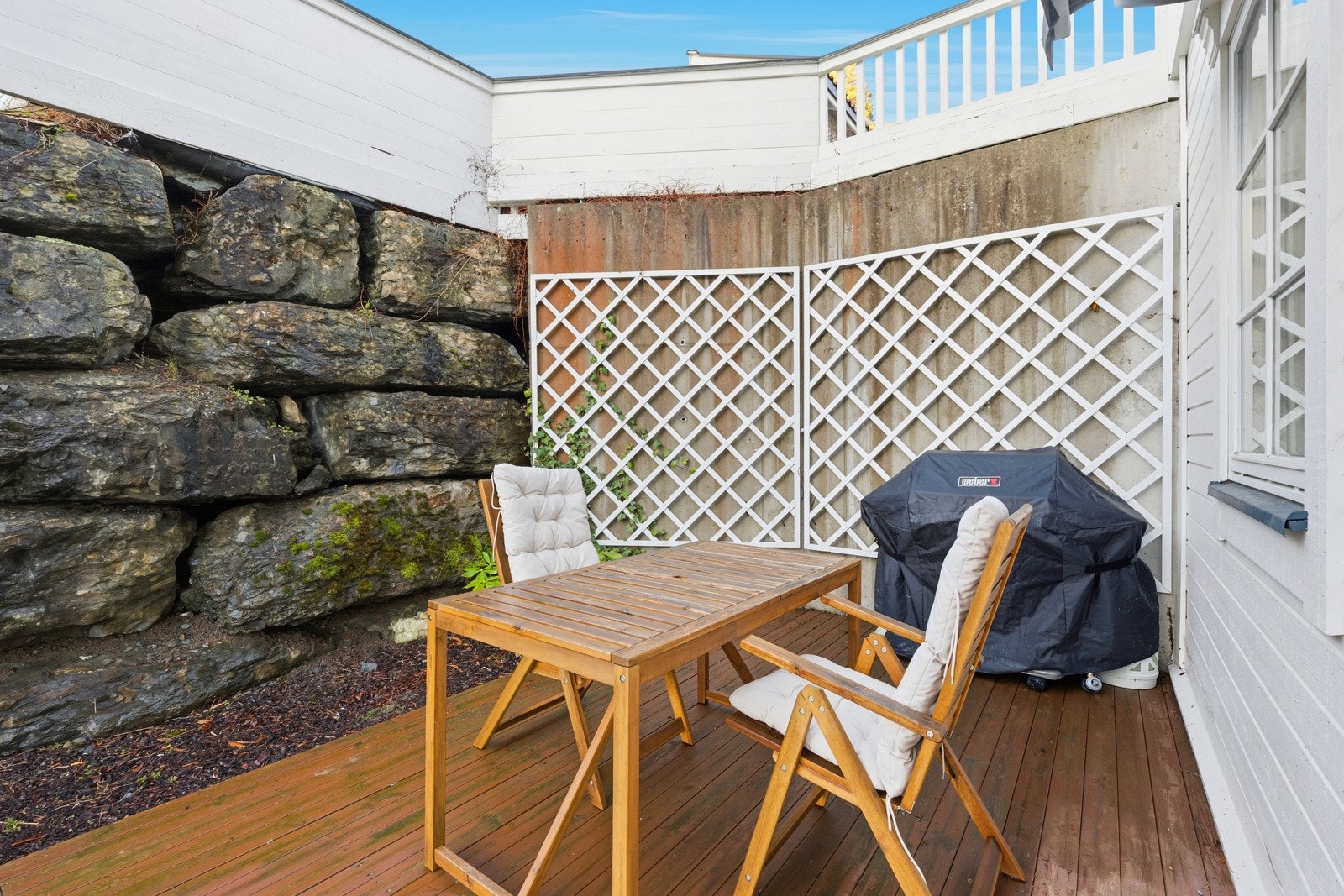 Lun og fin uteplass Galleribilde