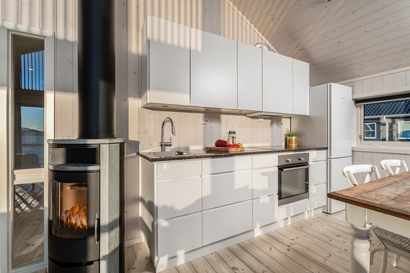 Flott og tidløst kjøkken med innredning fra Kvik. Galleribilde