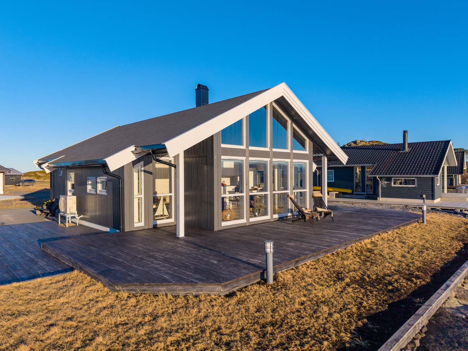 Terrassen med sine 89 kvadratmeter er det perfekte stedet til å samle venner og familie til en stemningsfull hummerfest, med god plass til langbord og sosiale soner. Galleribilde