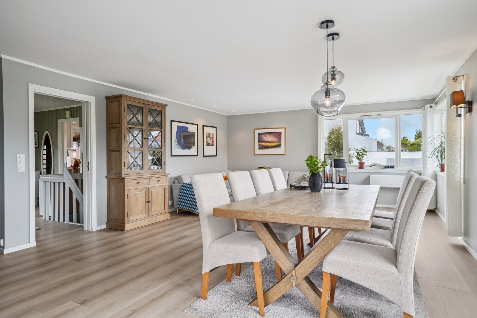 Innbydende spisestue for gode måltider, lange samtaler og hele familien. Galleribilde