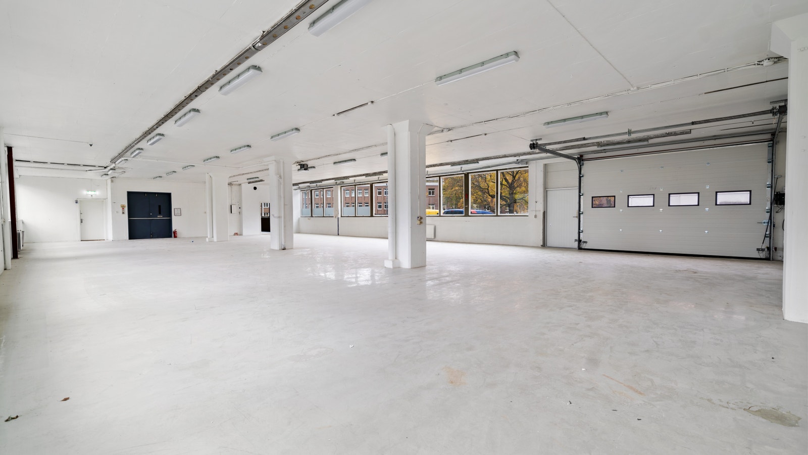 Dimensjoner kjøreport: Bredde 4.35m og Hyde 2.83m Galleribilde