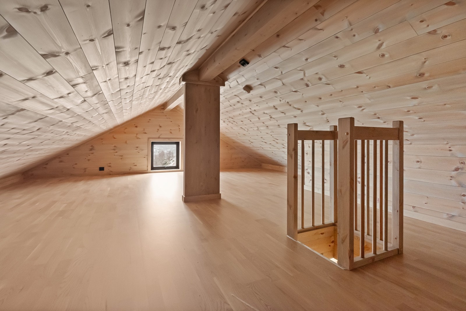 Hemsen er alltid en sikker vinner for barna. Ekstra soveplasser, lekerom og evt til ekstra lagring. Galleribilde